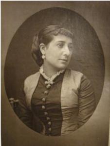 Emilie Ambre en 1878, photographie de Ferdinand Mulnier (source Wikipédia)